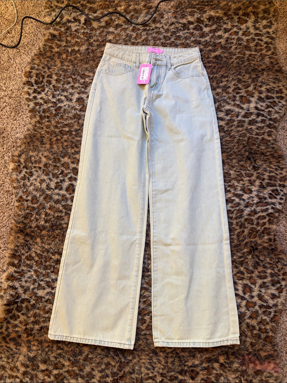 Edikted Raelynn Washed Low Rise Baggy Jeans - Picture 2 of 5